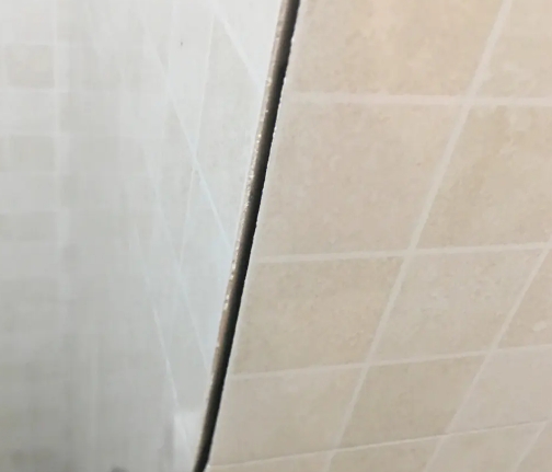 桂平瓷砖空鼓维修公司分享阳台瓷砖脱落的修复过程可以分为以下几个步骤