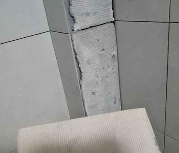 桂平瓷砖空鼓维修公司分享下厨房瓷砖脱落的补救措施。